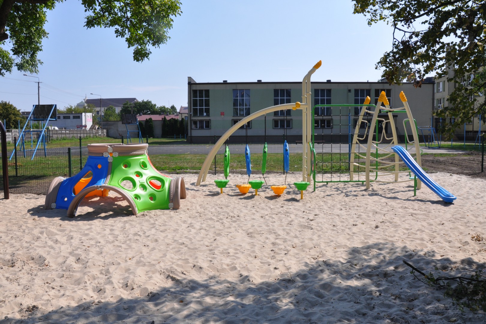 Zdjęcie do projektu Budowa fitness na terenie Gimnazjum nr 1 przy Al. Sienkiewicza oraz modernizacja boiska i ogrodzenia boiska przy Gimnazjum nr 1.